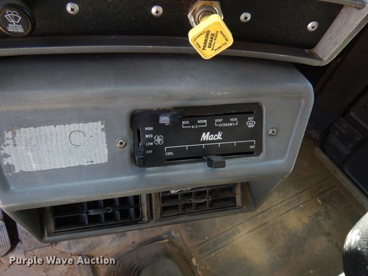 image for item GC9937 2000 Mack RD690S  dump truck