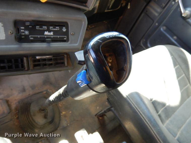 image for item GC9937 2000 Mack RD690S  dump truck