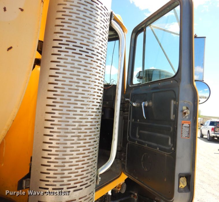 image for item GC9937 2000 Mack RD690S  dump truck