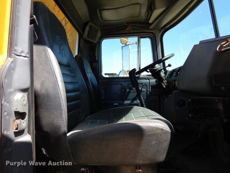 image for item GC9937 2000 Mack RD690S  dump truck