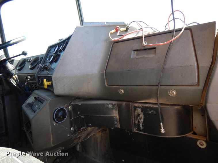 image for item GC9937 2000 Mack RD690S  dump truck