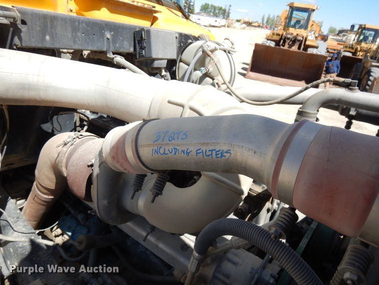 image for item GC9937 2000 Mack RD690S  dump truck