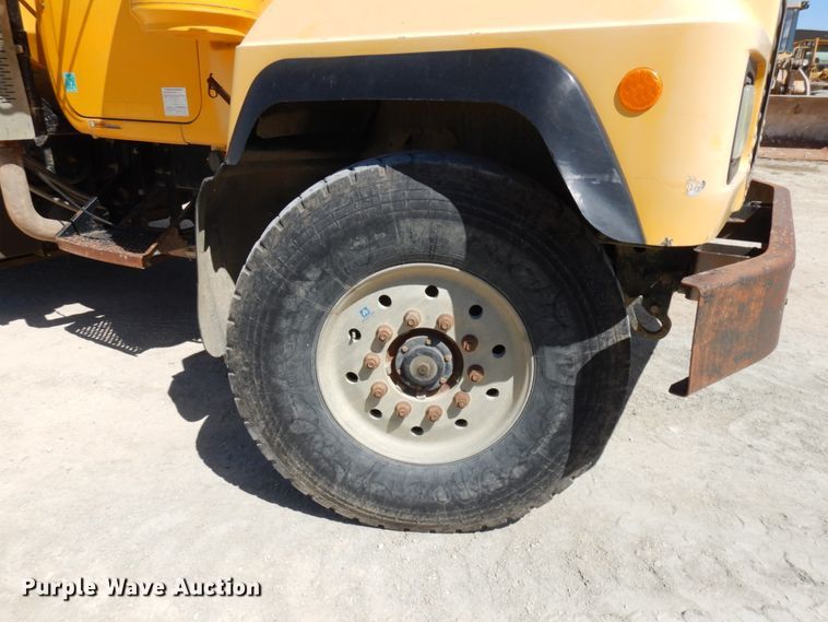 image for item GC9937 2000 Mack RD690S  dump truck