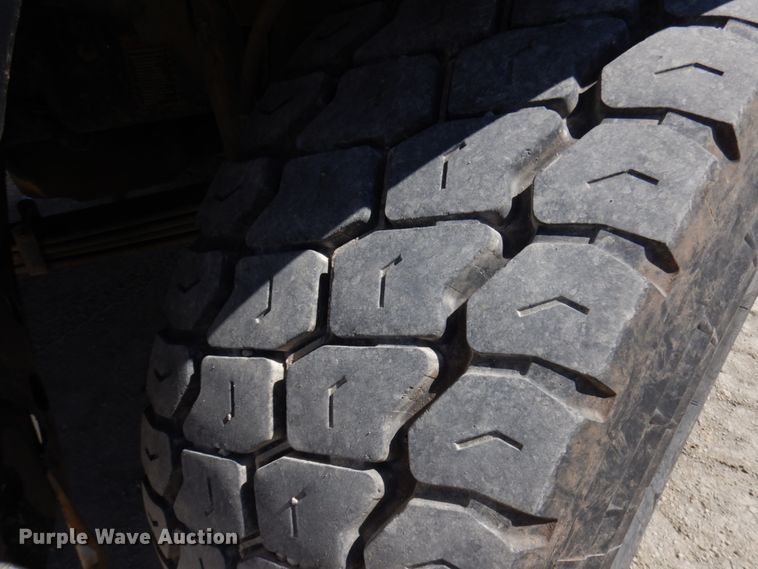 image for item GC9937 2000 Mack RD690S  dump truck