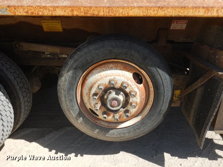 image for item GC9937 2000 Mack RD690S  dump truck