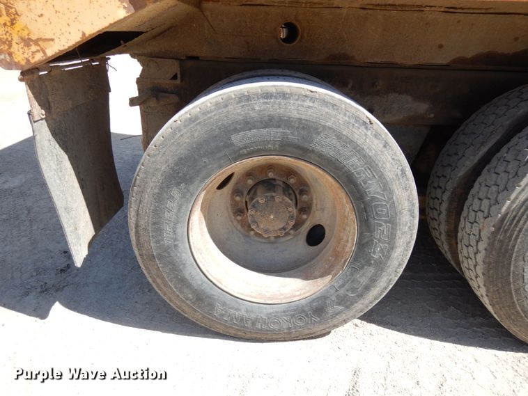 image for item GC9937 2000 Mack RD690S  dump truck