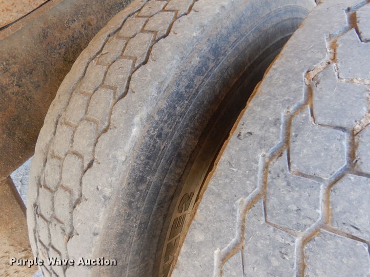 image for item GC9937 2000 Mack RD690S  dump truck