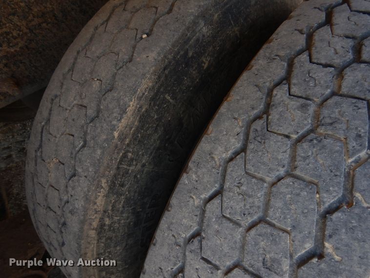 image for item GC9937 2000 Mack RD690S  dump truck