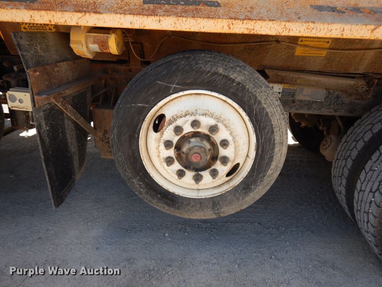 image for item GC9937 2000 Mack RD690S  dump truck