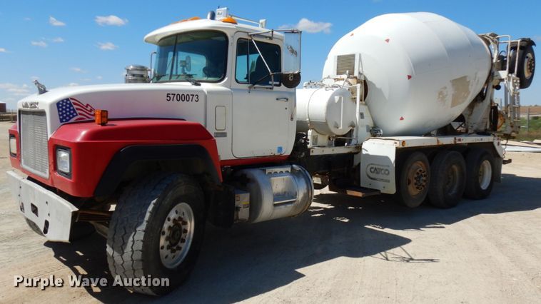 image for item GC9939 2000 Mack RD690S  ready mix truck
