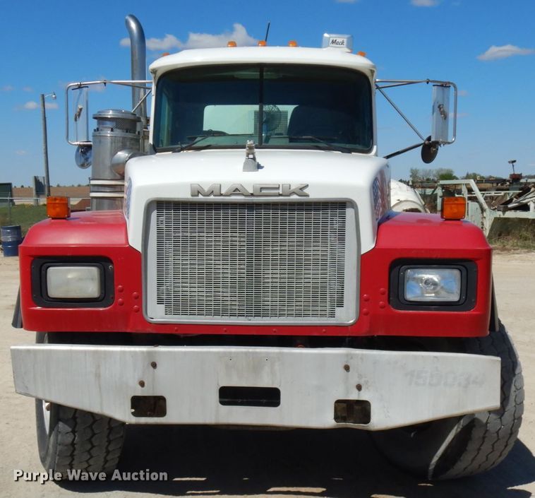 image for item GC9939 2000 Mack RD690S  ready mix truck
