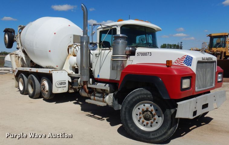 image for item GC9939 2000 Mack RD690S  ready mix truck