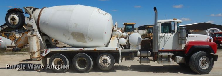 image for item GC9939 2000 Mack RD690S  ready mix truck