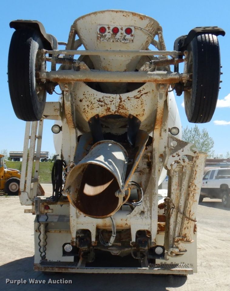 image for item GC9939 2000 Mack RD690S  ready mix truck