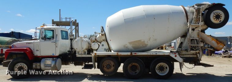image for item GC9939 2000 Mack RD690S  ready mix truck