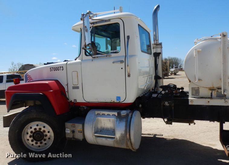 image for item GC9939 2000 Mack RD690S  ready mix truck
