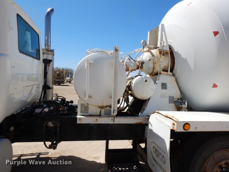 image for item GC9939 2000 Mack RD690S  ready mix truck