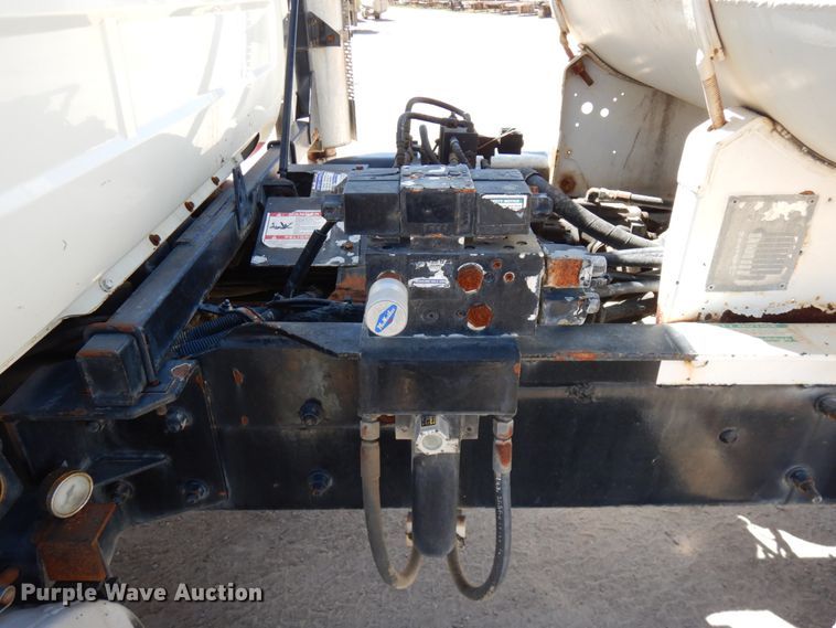 image for item GC9939 2000 Mack RD690S  ready mix truck