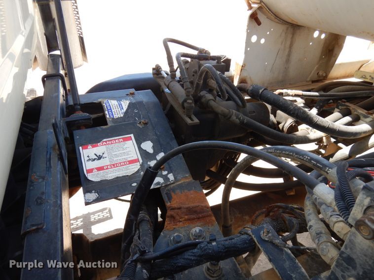 image for item GC9939 2000 Mack RD690S  ready mix truck