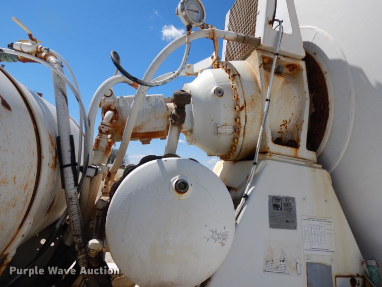 image for item GC9939 2000 Mack RD690S  ready mix truck