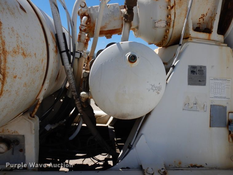 image for item GC9939 2000 Mack RD690S  ready mix truck