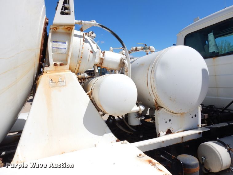 image for item GC9939 2000 Mack RD690S  ready mix truck