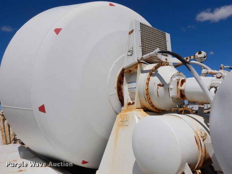 image for item GC9939 2000 Mack RD690S  ready mix truck