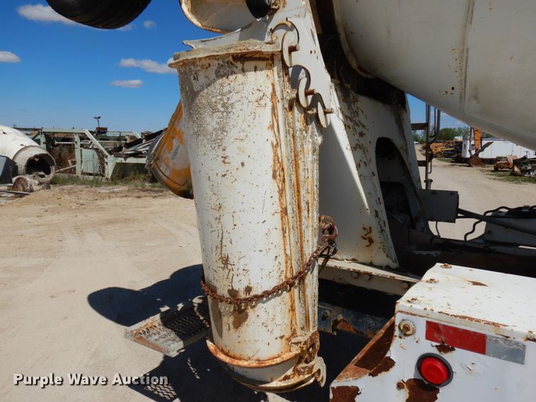 image for item GC9939 2000 Mack RD690S  ready mix truck
