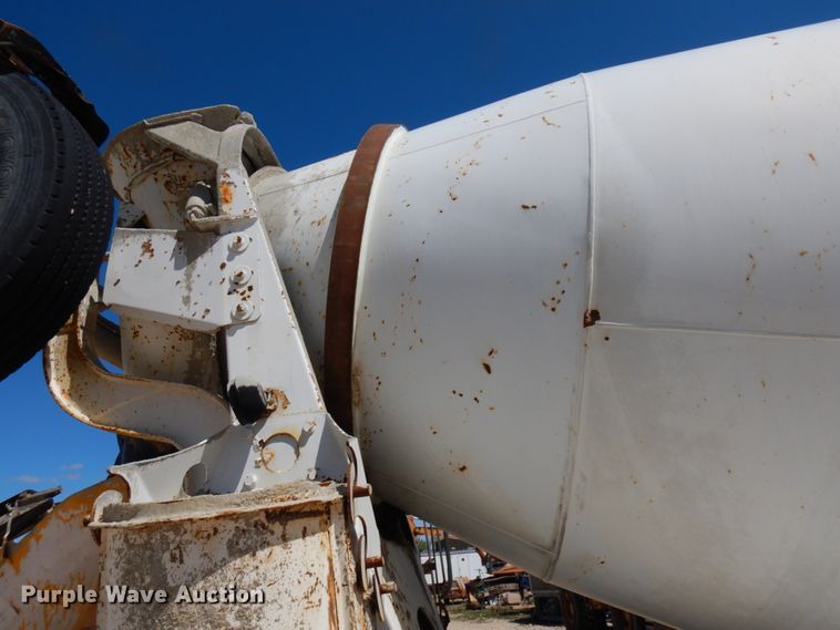 image for item GC9939 2000 Mack RD690S  ready mix truck