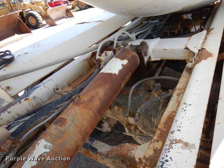 image for item GC9939 2000 Mack RD690S  ready mix truck