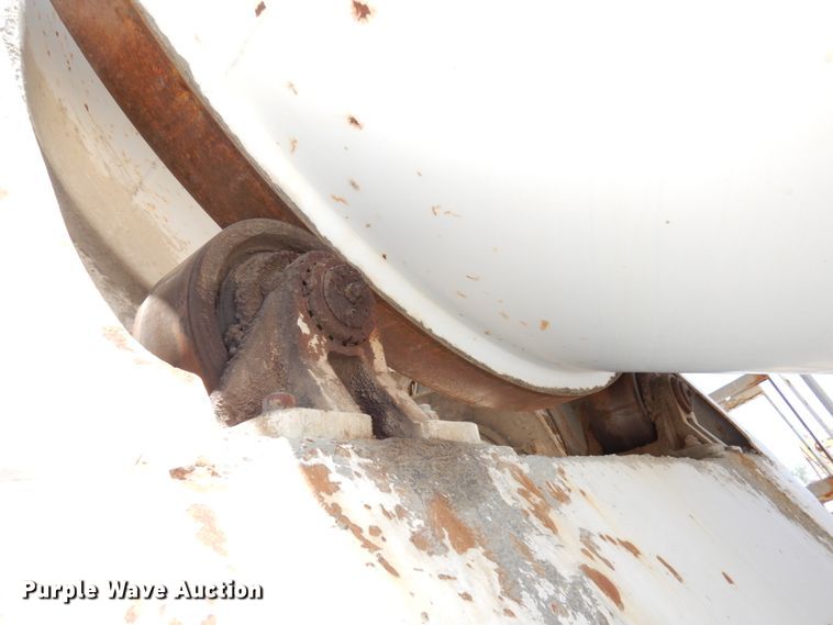 image for item GC9939 2000 Mack RD690S  ready mix truck