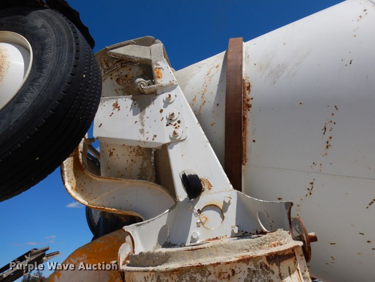 image for item GC9939 2000 Mack RD690S  ready mix truck