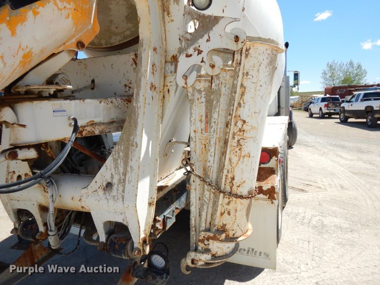 image for item GC9939 2000 Mack RD690S  ready mix truck