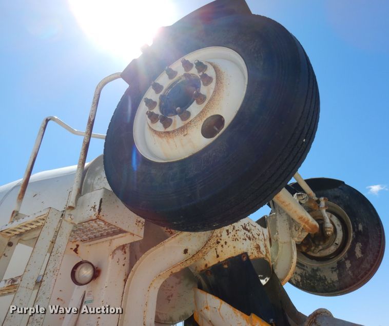 image for item GC9939 2000 Mack RD690S  ready mix truck