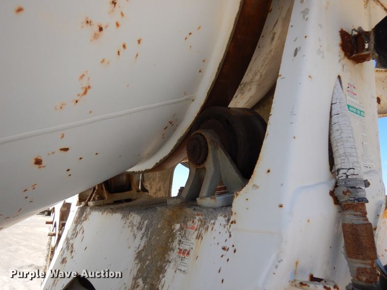 image for item GC9939 2000 Mack RD690S  ready mix truck