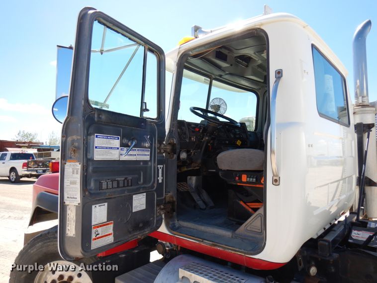 image for item GC9939 2000 Mack RD690S  ready mix truck
