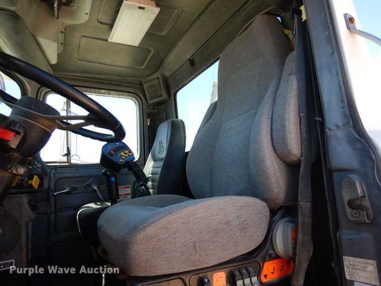 image for item GC9939 2000 Mack RD690S  ready mix truck