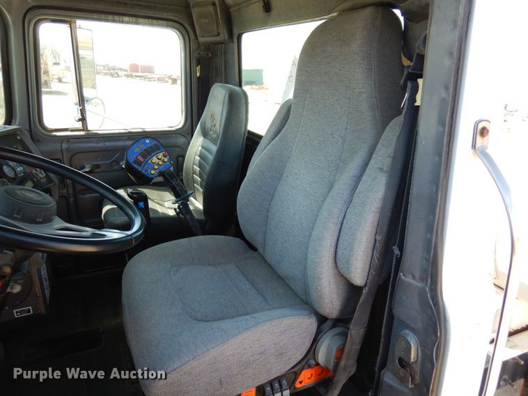 image for item GC9939 2000 Mack RD690S  ready mix truck