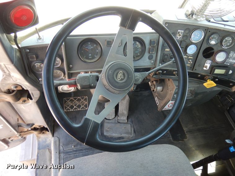 image for item GC9939 2000 Mack RD690S  ready mix truck