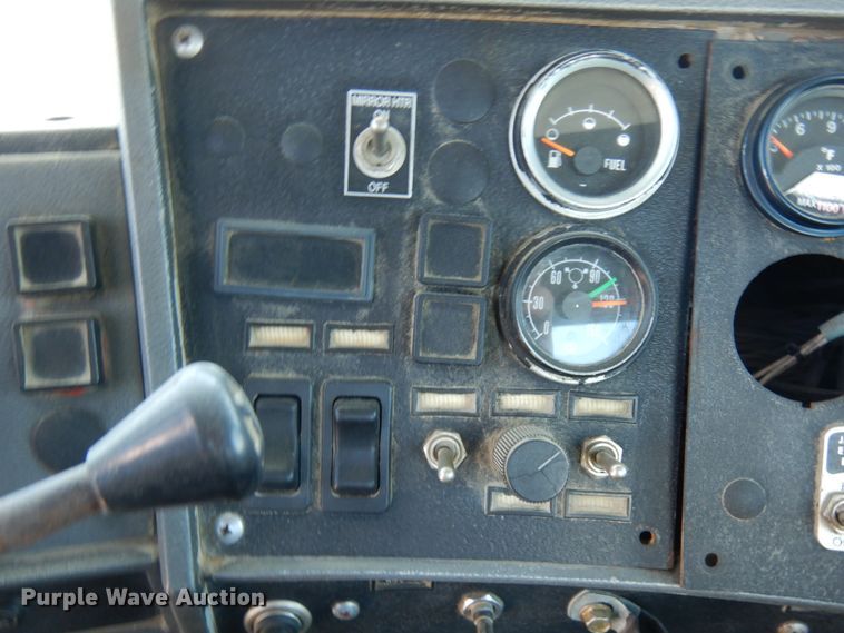 image for item GC9939 2000 Mack RD690S  ready mix truck