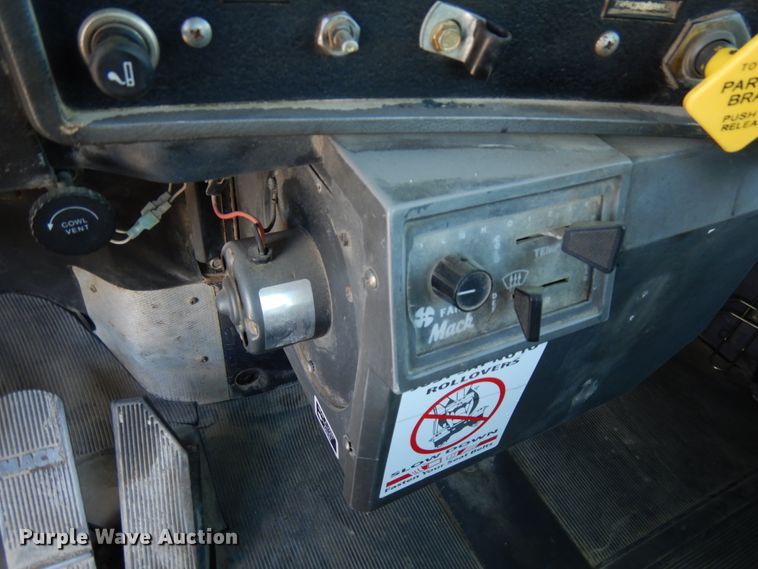 image for item GC9939 2000 Mack RD690S  ready mix truck