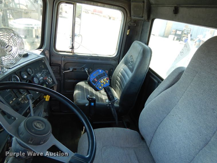 image for item GC9939 2000 Mack RD690S  ready mix truck