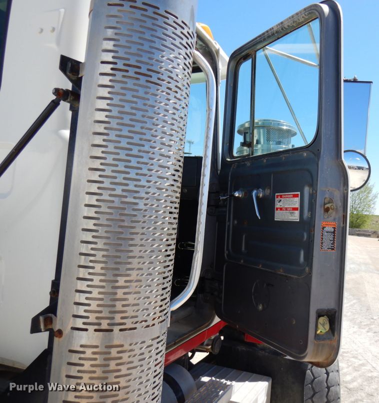 image for item GC9939 2000 Mack RD690S  ready mix truck