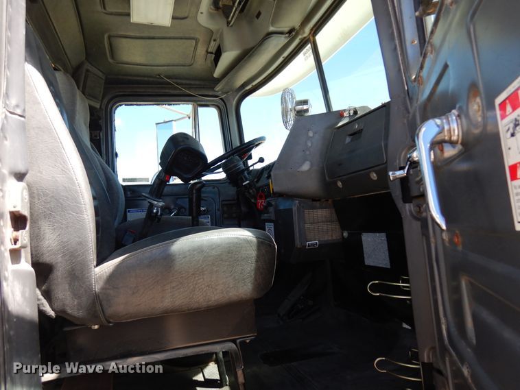 image for item GC9939 2000 Mack RD690S  ready mix truck