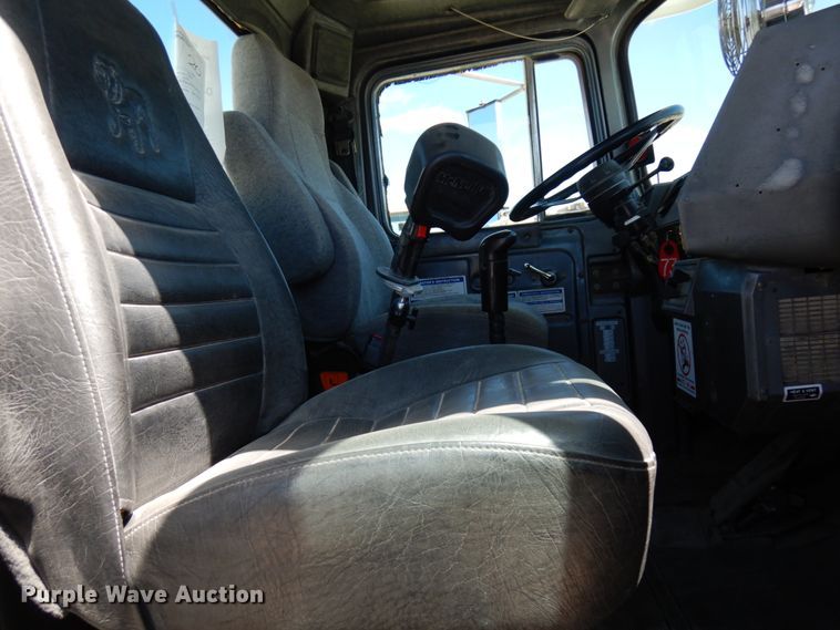 image for item GC9939 2000 Mack RD690S  ready mix truck