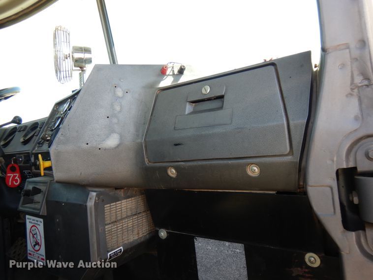 image for item GC9939 2000 Mack RD690S  ready mix truck