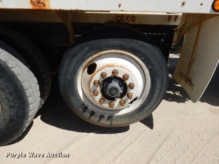 image for item GC9939 2000 Mack RD690S  ready mix truck