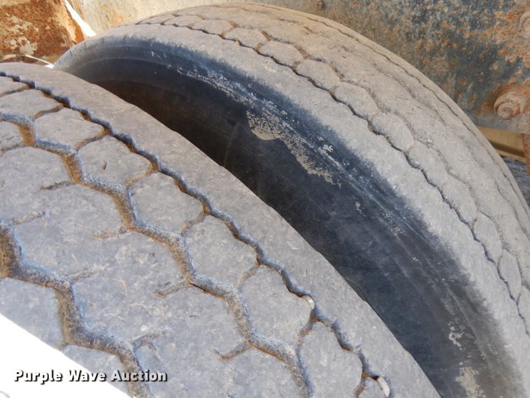 image for item GC9939 2000 Mack RD690S  ready mix truck