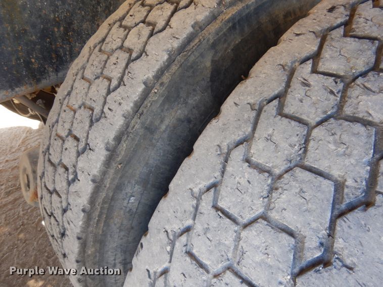 image for item GC9939 2000 Mack RD690S  ready mix truck