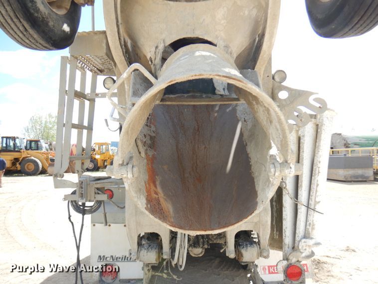 image for item GC9940 2005 Kenworth W900  ready mix truck